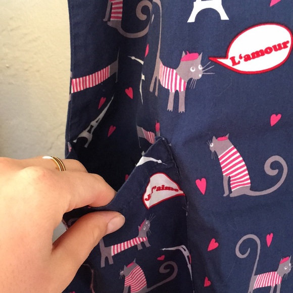 •Zoe + Chloe Nursing Eiffel Tower Scrub Top• - Picture 2 of 4